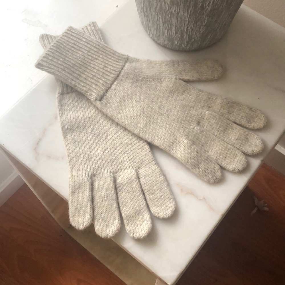 NWOT Banana Republic Gloves